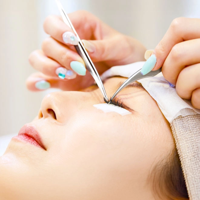 ネイル&アイラッシュサロンCHARIS(カリス)｜アイリスト採用情報