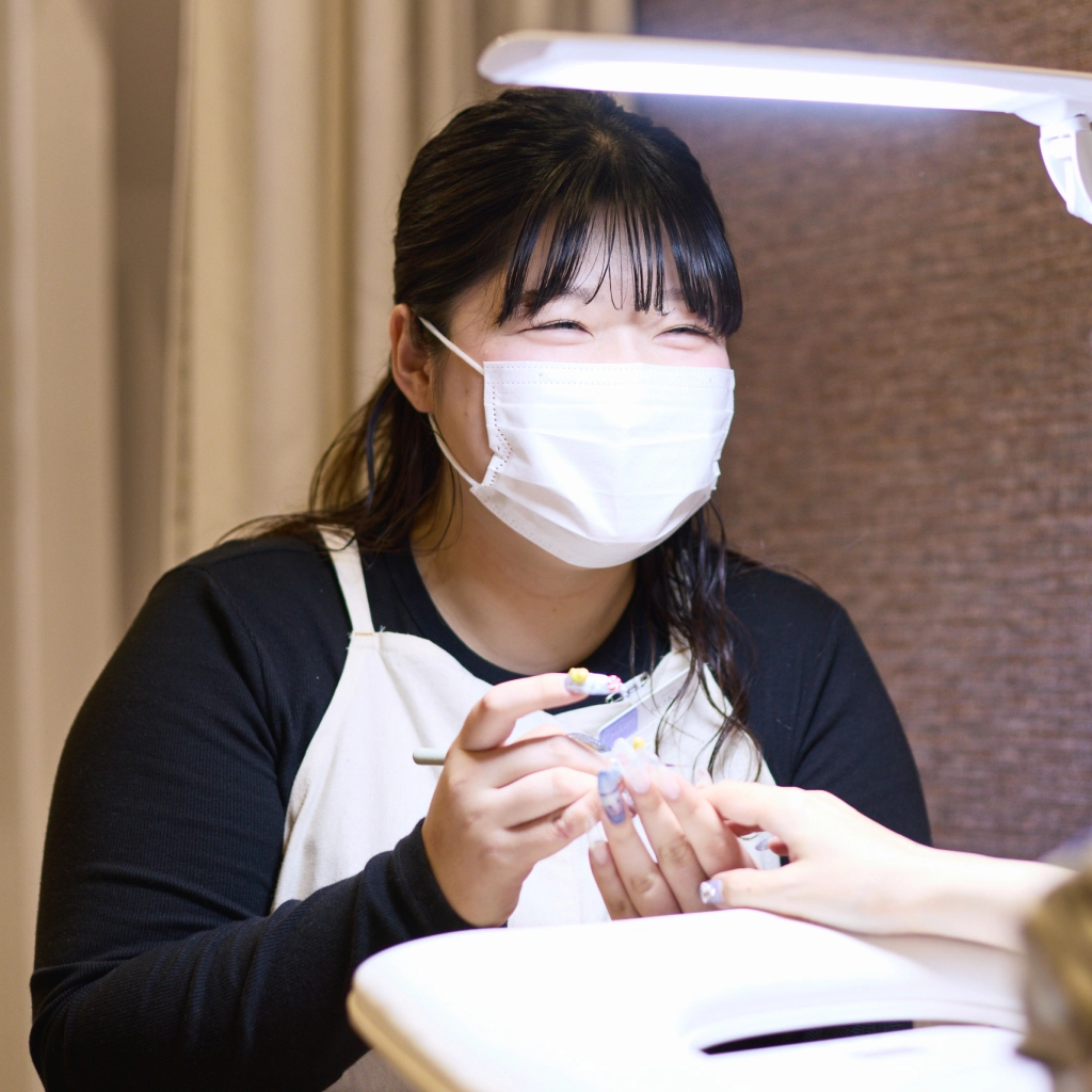 ネイル&アイラッシュサロン CHARIS(カリス)｜先輩インタビュー